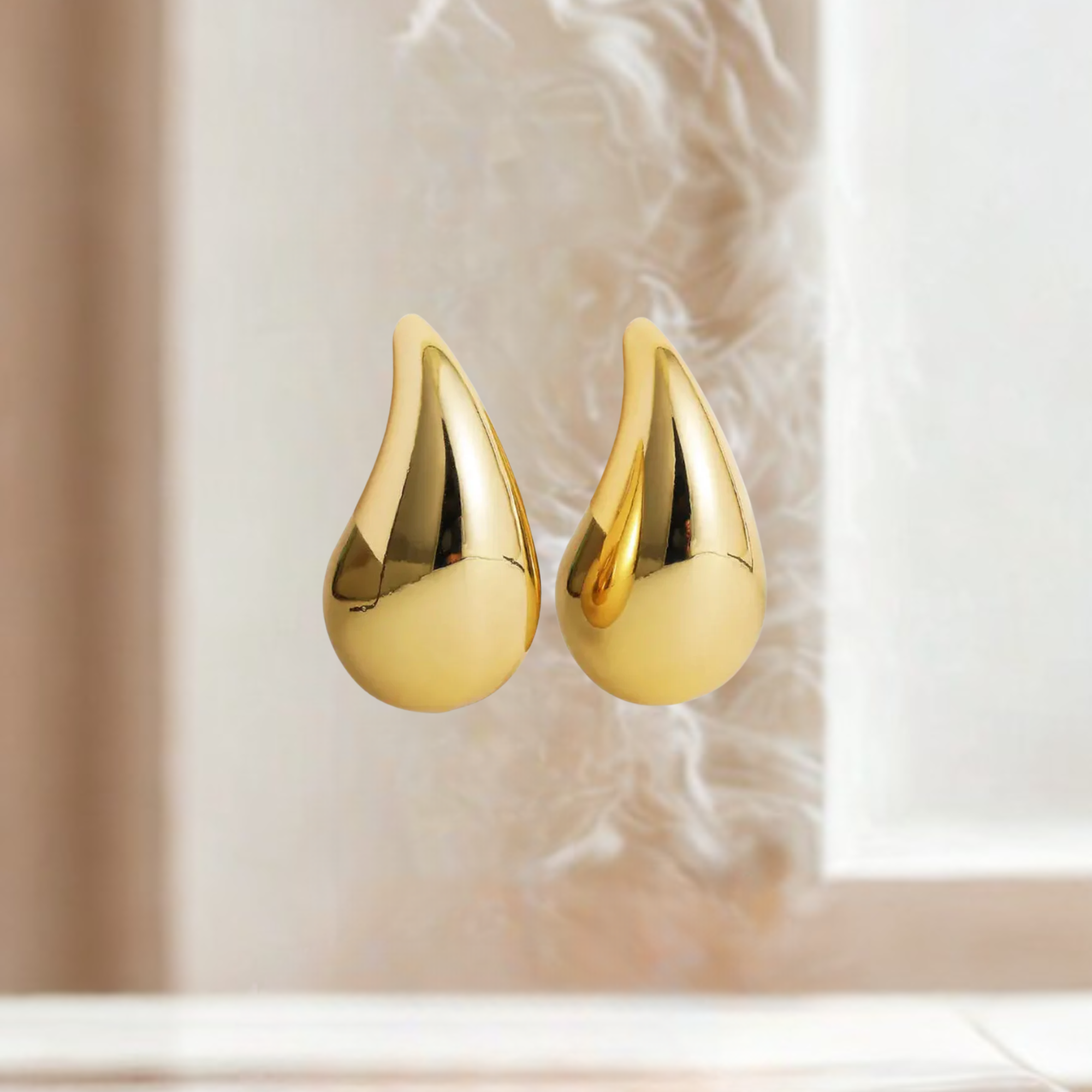 Tear drop earrings gold